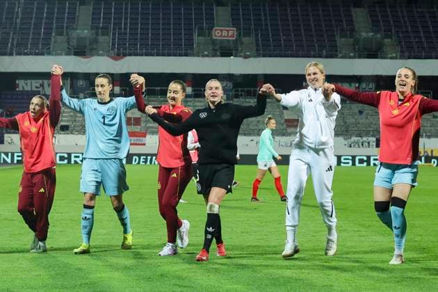 Elisa Senss Germany , goalkeeper Ann Katrin Berger Germany , Sara Daebritz Germany , Janina Minge Germany , Rebecca Knaak Germany and goalkeeper Ena Mahmutovic Germany cheer, UEFA Women s Nations League 2024 25 Grp A1 MD6, Austria and Germany, Viola Park on June 03, 2025 in Vienna, Austria Photo by Marco Steinbrenner DeFodi Images Elisa Senss Germany , Goalkeeper Ann Katrin Berger Germany , Sara Daebritz Germany , Janina Minge Germany , Rebecca Knaak Germany and goalkeeper Ena Mahmutovic Germany cheer, UEFA Women s Nations League 2024 25 Grp A1 MD6, Austria and Germany, Viola Park, June 3, 2025 in Vienna, Austria Photo by Marco Steinbrenner DeFodi Images