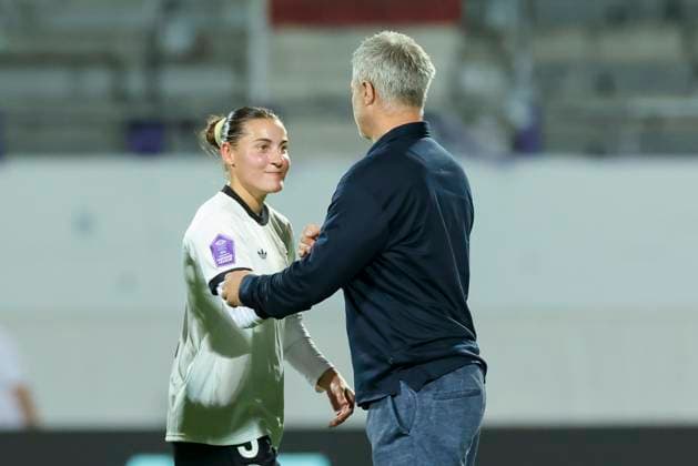 Carlotta Wamser Germany and national coach Christian Wueck Germany shake hands, UEFA Women s Nations League 2024 25 Grp A1 MD6, Austria and Germany, Viola Park on June 03, 2025 in Vienna, Austria Photo by Marco Steinbrenner DeFodi Images Carlotta Wamser Germany and national coach Christian Wueck Germany shake hands, UEFA Women s Nations League 2024 25 Grp A1 MD6, Austria and Germany, Viola Park, June 3, 2025 in Vienna, Austria Photo by Marco Steinbrenner DeFodi Images