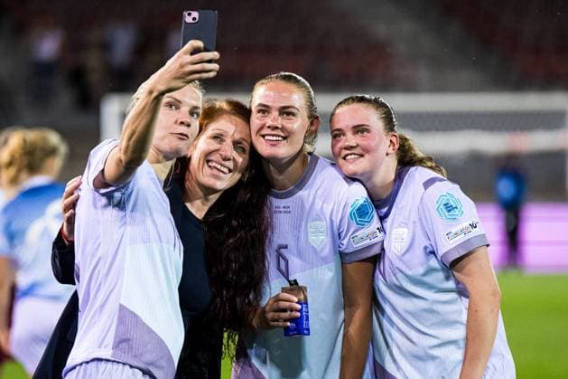 250603 Ada Hegerberg, Lise Klaveness, president of the Norwegian Football Association (NFF), Marthine ostenstad and Signe Gaupset of Norway celebrates after the UEFA Women™s Nations League football match between Switzerland and Norway on June 3, 2025 in Sion. Photo: Marius Simensen BILDBYRAN COP 238 bbeng dam football fotball fotboll norge norway soccer sveits switzerland uefa women s nations league *** 250603 Ada Hegerberg, Lise Klaveness, president of the Norwegian Football Association NFF , Marthine ostenstad and Signe Gaupset of Norway celebrates after the UEFA Women™s Nations League football match between Switzerland and Norway on June 3, 2025 in Sion Photo Marius Simensen BILDBYRAN COP 238 bbeng dam football fotball fotboll norge norway soccer sveits switzerland uefa women s nations league  Copyright: MARIUSxSIMENSEN BB250603BB925