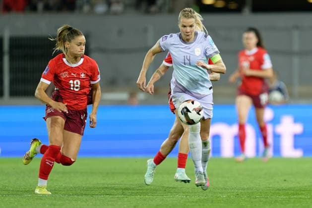 Sion, Switzerland, June 03 2025 : Ada Hegerberg (14 Norway) Viola Calligaris (18 Switzerland) battle for the ball (duel) during the UEFA Women s Nations League game between Switzerland and Norway at Stade de Tourbillon in Sion, Switzerland (Giuseppe Velletri SPP) Copyright: xGiuseppexVelletrix xSPPx spp-en-GiVeSp-DZ9_8101