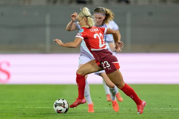 Sion, Switzerland, June 03 2025 : Signe Gaupset (20 Norway) Alisha Lehmann (23 Switzerland) battle for the ball (duel) during the UEFA Women s Nations League game between Switzerland and Norway at Stade de Tourbillon in Sion, Switzerland (Giuseppe Velletri SPP) Copyright: xGiuseppexVelletrix xSPPx spp-en-GiVeSp-DZ9_8151