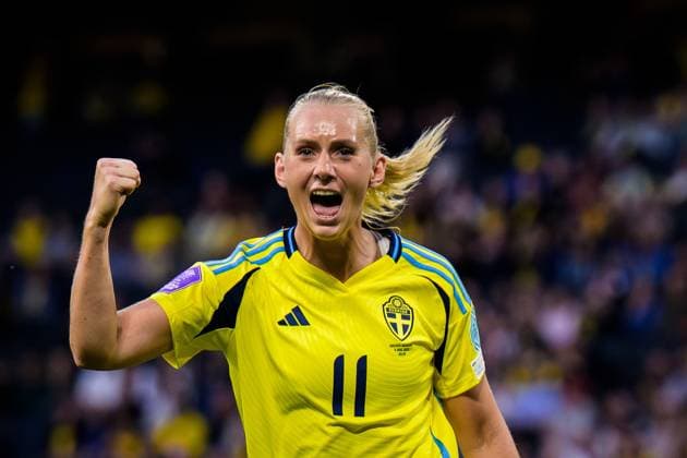 250603 Stina Blackstenius of Sweden celebrates after scoring the 4 1 goal during the Women s Nations League football match between Sweden and Denmark on June 3, 2025 in Stockholm Photo Joel Marklund BILDBYRAN kod JM JM0698 fotboll football soccer fotball nations league uefa womens nations league sverige sweden danmark denmark dam bbeng jubel  Copyright: JOELxMARKLUND BB250603JM149