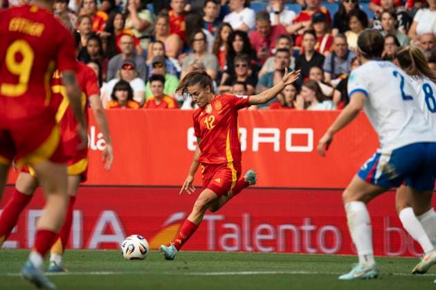 Spain v England - UEFA Women s Nations League 2024 25 Grp A3 MD6 Patri Guijarro of the Spanish national team, Nationalteam plays during the UEFA Women s Nations League 2024 25 Group A3 match between Spain and England at RCDE Stadium in Barcelona, Spain, on June 3, 2025. Barcelona Spain  Copyright: xRubenxDexLaxRosax originalFilename:delarosa-uefawome250603_np8h3.jpg