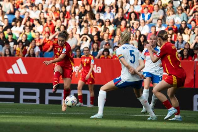 Spain v England - UEFA Women s Nations League 2024 25 Grp A3 MD6 Alexia Putellas of the Spanish national team, Nationalteam shoots at the goal during the UEFA Women s Nations League 2024 25 Group A3 match between Spain and England at RCDE Stadium in Barcelona, Spain, on June 3, 2025. Barcelona Spain  Copyright: xRubenxDexLaxRosax originalFilename:delarosa-uefawome250603_npqCy.jpg