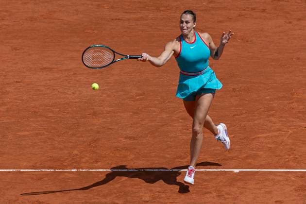2025 French Open - Day Ten Aryna Sabalenka returns the ball against Qinwen Zheng at the Roland Garros Grand Slam Tournament in Paris, France, on June 3, 2025. Paris France  Copyright: xRobertxSzaniszlox originalFilename:szaniszlo-notitle250603_npemB.jpg
