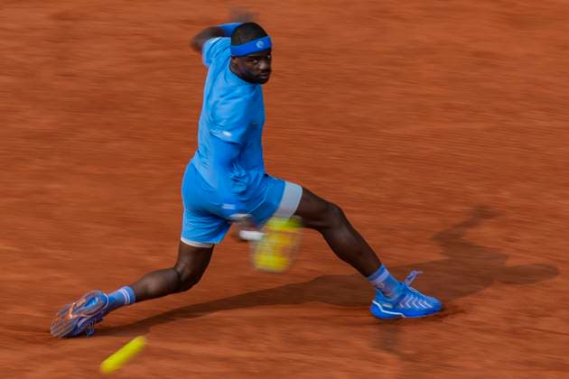 2025 French Open - Day Ten Frances Tiafoe returns the ball against Lorenzo Musetti at the Roland Garros Grand Slam Tournament in Paris, France, on June 3, 2025. Paris France  Copyright: xRobertxSzaniszlox originalFilename:szaniszlo-notitle250603_npIoY.jpg