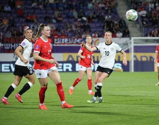 03 06 2025, xgrfx, Football UEFA Women s Nations League , Austria Germany v l Selina Cerci German women s national team , Virginia Kirchberger Austria , Laura Freigang German women s national team DFL DFB REGULATIONS PROHIBIT ANY USE OF PHOTOGRAPHS as IMAGE SEQUENCES and or QUASI VIDEO Vienna