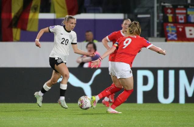 03 06 2025, xgrfx, Soccer UEFA Women s Nations League , Austria Germany v l Elisa Senß German Women s National Team , Sarah Zadrazil Austria DFL DFB REGULATIONS PROHIBIT ANY USE OF PHOTOGRAPHS as IMAGE SEQUENCES and or QUASI VIDEO Vienna
