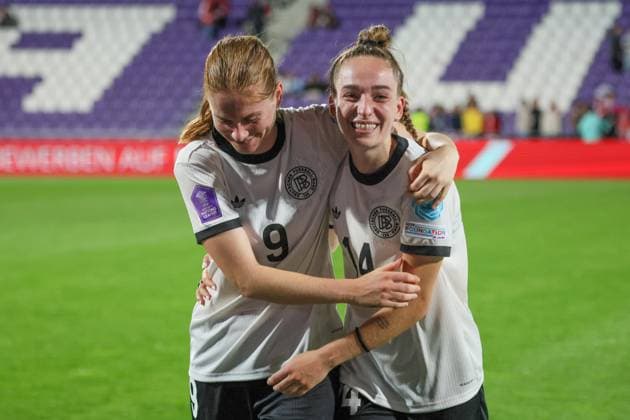 Vienna, Austria 03 June 2025 UEFA Nations League Women 2025 Austria vs Germany In the picture from left Sjoeke Nüsken Nuesken Germany and Sophia Kleinherne Germany after the victory against Austria in Vienna Generali Arena Copyright: xFotostandx xFantinix