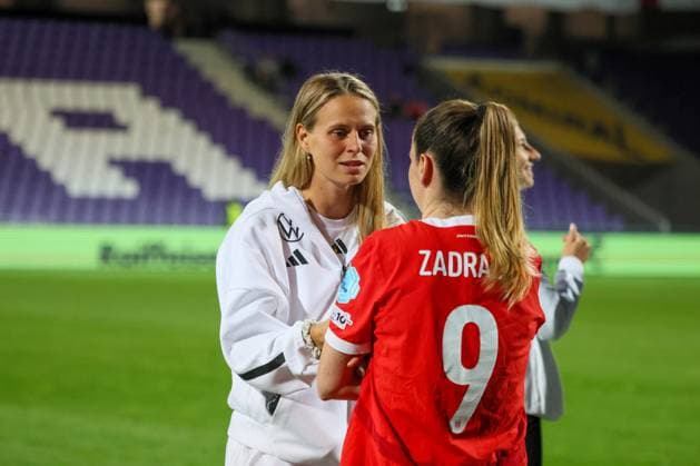 Vienna, Austria 03 June 2025 UEFA Nations League Women 2025 Austria vs Germany In the picture from left Klara Bühl Buehl Germany and Sarah Zadrazil Austria after the match in Vienna Generali Arena Copyright: xFotostandx xFantinix