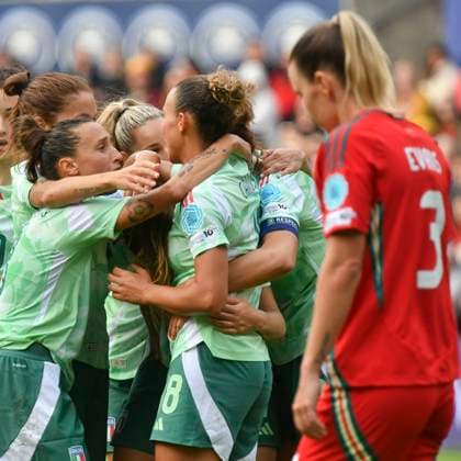 Football - Women™s Nations League - League A - Group 4 - Wales vs Igtaly - Swansea.com Stadium - Tuesday 3rd June 2025 Sofia Cantore ITALY WOMEN celebrates scoring her team s third goal, Gemma Evans WALES WOMEN looks dejected as she walks away COLORSPORT Winston Bynorth 
