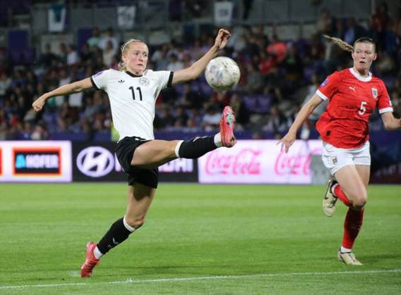 03 06 2025, xgrfx, Football UEFA Women s Nations League , Austria Germany v l Lea Schüller Deutsche Frauennationalmannschaft DFL DFB REGULATIONS PROHIBIT ANY USE OF PHOTOGRAPHS as IMAGE SEQUENCES and or QUASI VIDEO Vienna
