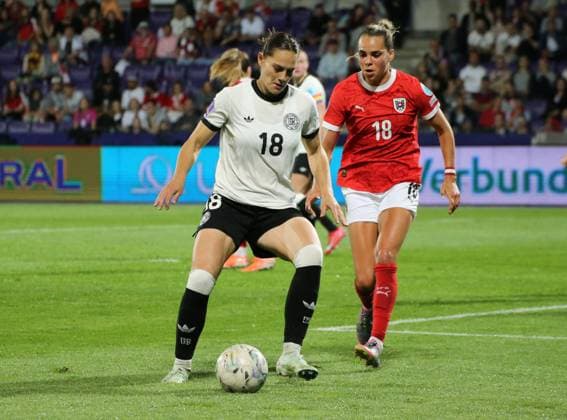 03 06 2025, xgrfx, Football UEFA Women s Nations League , Austria Germany v l Giovanna Hoffmann German Women s National Team , Julia Hickelsberger Austria DFL DFB REGULATIONS PROHIBIT ANY USE OF PHOTOGRAPHS as IMAGE SEQUENCES and or QUASI VIDEO Vienna