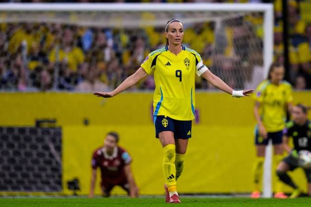 250603 Kosovare Asllani of Sweden during the Women s Nations League football match between Sweden and Denmark on June 3, 2025 in Stockholm Photo Joel Marklund BILDBYRAN code JM JM0698 fotboll football soccer fotball nations league uefa womens nations league sverige sweden danmark denmark dam bbeng  Copyright: JOELxMARKLUND BB250603JM171