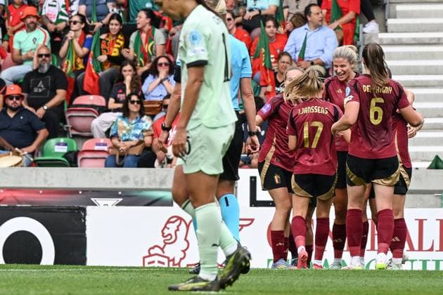 250603 PORTUGAL VS BELGIUM Justine Vanhaevermaet (10) of Belgium scores 0-1 and Belgium celebrate during a game between the national teams of Portugal and Belgium, called the Red Flames on the 6th matchday in group A3 of the 2024-25 Women s Nations League competition, on Tuesday 3 June 2025 in Funchal , Portugal . PHOTO SPORTPIX Stijn Audooren Funchal Estadio do Maritimo Portugal  Copyright: xSportpix.bex xStijnxAudoorenxStijnxAudoorenx