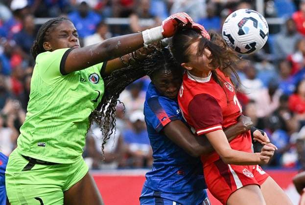 June 3, 2025, Montreal, Pq, Canada: Haiti s goalkeeper Kaina Cesar Pietrus, left, clears the ball as Canada s Holly Ward, right, goes up during first half international soccer action in Montreal, Tuesday, June 3, 2025. Holly Ward, Kaina Cesar Pietrus, - ZUMAc35_ 20250603_zaf_c35_099 Copyright: xGrahamxHughesx