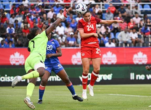 June 3, 2025, Montreal, Pq, Canada: p>Canada s Evelyne Viens (24) scores against Haiti s goalkeeper Kaina Cesar Pietrus (1) during first half International Friendly, Länderspiel, Nationalmannschaft soccer action in Montreal, Tuesday, June 3, 2025. Evelyne Viens, Kaina Cesar Pietrus, - ZUMAc35_ 20250603_zaf_c35_114 Copyright: xGrahamxHughesx