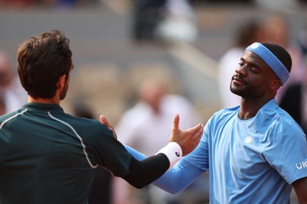 (250604) -- PARIS, June 4, 2025 -- Lorenzo Musetti (L) and Frances Tiafoe shake hands after the men s singles quarterfinal match between Lorenzo Musetti of Italy and Frances Tiafoe of the United States at the French Open tennis tournament at Roland Garros, Paris, France, June 3, 2025. ) (SP)FRANCE-PARIS-TENNIS-FRENCH OPEN-MEN S SINGLES-QUARTERFINAL LixJing 