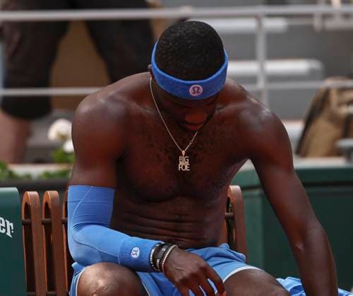 (250604) -- PARIS, June 4, 2025 -- Frances Tiafoe reacts during the men s singles quarterfinal match between Lorenzo Musetti of Italy and Frances Tiafoe of the United States at the French Open tennis tournament at Roland Garros, Paris, France, June 3, 2025. ) (SP)FRANCE-PARIS-TENNIS-FRENCH OPEN-MEN S SINGLES-QUARTERFINAL LixJing 