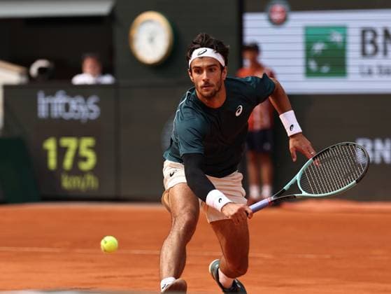 (250604) -- PARIS, June 4, 2025 -- Lorenzo Musetti returns a shot during the men s singles quarterfinal match between Lorenzo Musetti of Italy and Frances Tiafoe of the United States at the French Open tennis tournament at Roland Garros, Paris, France, June 3, 2025. ) (SP)FRANCE-PARIS-TENNIS-FRENCH OPEN-MEN S SINGLES-QUARTERFINAL LixJing 
