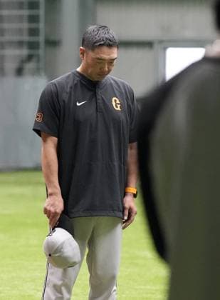 Japanese baseball legend Nagashima dies at 89 Yomiuri Giants manager Shinnosuke Abe observes a moment of silence before practice at Zozo Marine Stadium in Chiba Prefecture, eastern Japan, on June 3, 2025, after former Giants player and manager Shigeo Nagashima died aged 89 earlier in the day. Nagashima led the Giants to nine consecutive Central League and Japan Series titles from 1965 to 1973 and later managed the club.  A14AA0004622902P