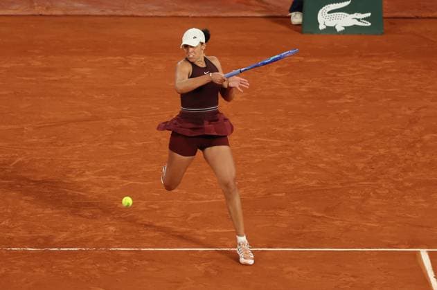 ROLAND GARROS 2025 Thierry Larret MAXPPP - PARIS (75) 04 06 2025 Thierry Larret Maxppp. Tennis. Roland Garros 2025. Internationaux de France de tennis. Stade Roland Garros, Paris (75). Le 4 juin 2025. Court Philippe Chatrier : Madison KEYS (USA) vs Coco GAUFF (USA) - Tennis. Roland Garros 2025. French Open tennis tournament. Roland Garros Stadium, Paris (75) PARIS (75) STADE ROLAND GARROS PARIS ILE DE FRANCE FRANCE  Copyright: xMAXPPPxThierryxLarretx TLR202506045675 TLR202506045675