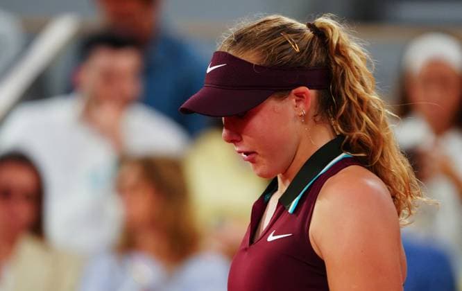 A visibly upset Mirra Andreeva during her quarter final defeat French Open Tennis, Day Eleven, Tennis, Roland Garros, Paris, France - 04 Jun 2025 EDITORIAL USE ONLY No use with unauthorised audio, video, data, fixture lists, club league logos or live services. Online in-match use limited to 120 images, no video emulation. No use in betting, games or single club league player publications. Copyright: xJavierxGarcia Shutterstockx 15337990ai