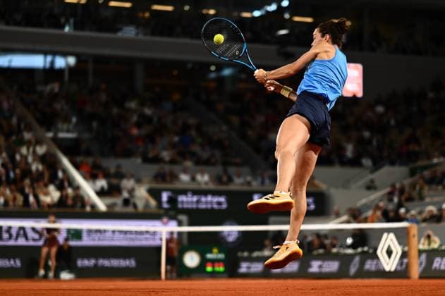 Roland Garros 2025: Mirra Andreeva () faces Lois Boisson (FRA) in the quarter-finals of the Grand Slam tournament, on the Philippe Chatrier court, in Paris, on June 4, 2025, at the Roland-Garros stadium, - 04 06 2025 - France Ile-de-France (region) Paris -  JulienxMattiax xLexPictorium LePictorium_0309826