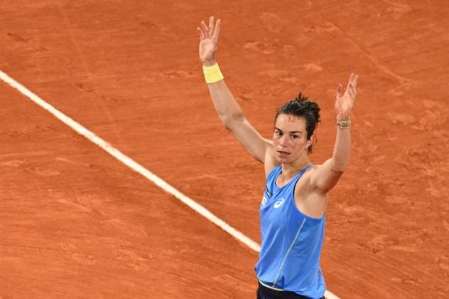 Victoire de Lois Boisson à Roland Garros le 4 juin 2025 Julien Mattia Le Pictorium Le Pictorium MAXPPP - Paris 04 06 2025 Roland Garros 2025: Lois Boisson (FRA) célèbre sa victoire contre Mirra Andreeva en quart de finale du tournoi du grand chelem, sur le court Philippe Chatrier, à Paris, le 4 Juin 2025, au stade Roland-Garros, - 04 06 2025 - France Ile-de-France Paris - Julien Mattia Le Pictorium Roland Garros 2025: Lois Boisson (FRA) celebrates her victory against Mirra Andreeva in the quarter-finals of the Grand Slam tournament, on the Philippe Chatrier court, in Paris, on June 4, 2025, at the Roland-Garros stadium, - 04 06 2025 - France Ile-de-France (region) Paris - Julien Mattia Le Pictorium Paris Ile-de-France France Copyright: xLexPictorium MAXPPPxJulienxMattiax xLexPictoriumx PTR202506046122 PTR202506046122