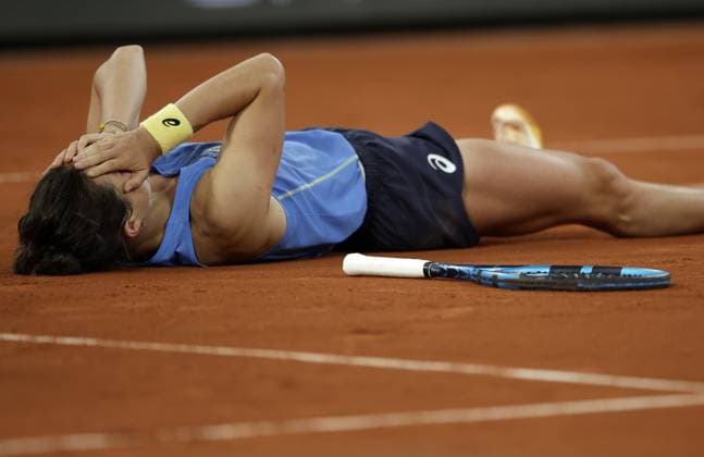 2025 Roland-Garros - Day 11 PARIS, FRANCE - JUNE 4: Lois Boisson of France celebrates after winning against Mirra Andreeva (not seen) during the Women s Singles Quarter Final match on Day Eleven of the 2025 French Open at Court Philippe-Chatrier in Paris, France on June 4, 2025. Burak Akbulut Anadolu Paris France. Editorial use only. Please get in touch for any other usage.  Copyright: x2025xAnadoluxBurakxAkbulutx