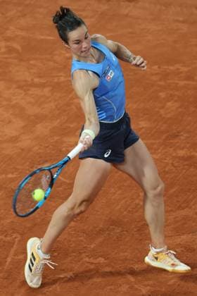June 4, 2025, Paris, Celestynow, France: LOIS BOISSON of France during the match against Mirra Andreeva in the quarter final of the French Open 2025 at Roland Garros in Paris. Boisson won 7:6 (8-6), 6:3. Paris France - ZUMAc278 20250604_zsp_c278_023 Copyright: xMarcinxCholewinskix