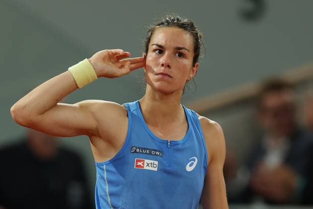 June 4, 2025, Paris, Celestynow, France: LOIS BOISSON of France during the match against Mirra Andreeva in the quarter final of the French Open 2025 at Roland Garros in Paris. Boisson won 7:6 (8-6), 6:3. Paris France - ZUMAc278 20250604_zsp_c278_038 Copyright: xMarcinxCholewinskix