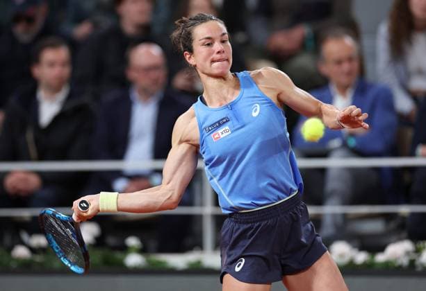 Lois Boisson of France in action French Open Tennis, Day Eleven, Tennis, Roland Garros, Paris, France - 04 Jun 2025 EDITORIAL USE ONLY No use with unauthorised audio, video, data, fixture lists, club league logos or live services. Online in-match use limited to 120 images, no video emulation. No use in betting, games or single club league player publications. Copyright: xEllaxLing Shutterstockx 15337991s