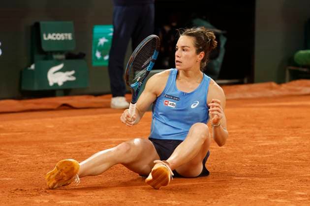 June 4, 2025, Paris, Paris, France: Lois Boisson (FRA) in action during the tennis Grand Slam of Roland Garros 2025, quarter final match between Mirra Andreeva (RUS) and Lois Boisson (FRA) at Roland Garros Stadium - on June 04.2025.Paris - France Paris France - ZUMAb253 20250604_zsp_b253_056 Copyright: xLoicxBaratouxx