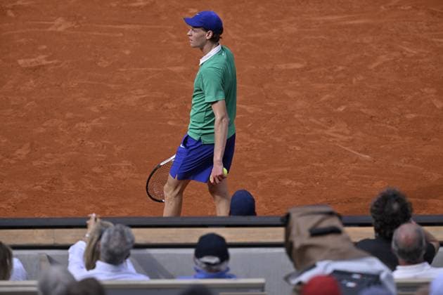 2025 Roland-Garros - Day 11 PARIS, FRANCE - JUNE 4: Jannik Sinner of Italy in action against Aleksandr Bublik (not seen) of Kazakhstan during the Men s Singles Quarter Final match on Day Eleven of the 2025 French Open at Court Philippe-Chatrier in Paris, France on June 4, 2025. Burak Akbulut Anadolu Paris France. Editorial use only. Please get in touch for any other usage.  Copyright: x2025xAnadoluxBurakxAkbulutx