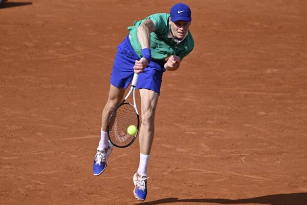 2025 Roland-Garros - Day 11 PARIS, FRANCE - JUNE 4: Jannik Sinner of Italy in action against Aleksandr Bublik (not seen) of Kazakhstan during the Men s Singles Quarter Final match on Day Eleven of the 2025 French Open at Court Philippe-Chatrier in Paris, France on June 4, 2025. Burak Akbulut Anadolu Paris France. Editorial use only. Please get in touch for any other usage.  Copyright: x2025xAnadoluxBurakxAkbulutx