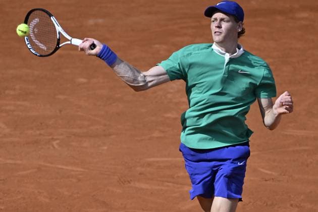 2025 Roland-Garros - Day 11 PARIS, FRANCE - JUNE 4: Jannik Sinner of Italy in action against Aleksandr Bublik (not seen) of Kazakhstan during the Men s Singles Quarter Final match on Day Eleven of the 2025 French Open at Court Philippe-Chatrier in Paris, France on June 4, 2025. Burak Akbulut Anadolu Paris France. Editorial use only. Please get in touch for any other usage.  Copyright: x2025xAnadoluxBurakxAkbulutx