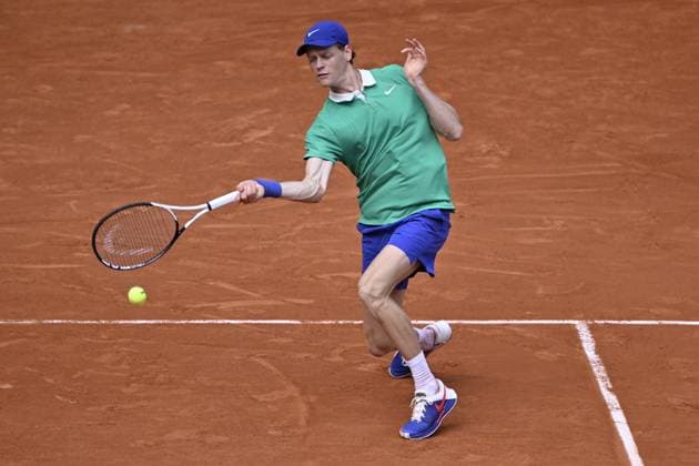 2025 Roland-Garros - Day 11 PARIS, FRANCE - JUNE 4: Jannik Sinner of Italy in action against Aleksandr Bublik (not seen) of Kazakhstan during the Men s Singles Quarter Final match on Day Eleven of the 2025 French Open at Court Philippe-Chatrier in Paris, France on June 4, 2025. Burak Akbulut Anadolu Paris France. Editorial use only. Please get in touch for any other usage.  Copyright: x2025xAnadoluxBurakxAkbulutx