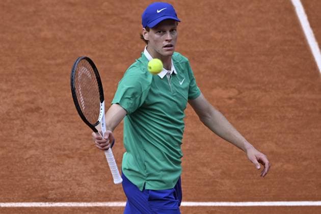 2025 Roland-Garros - Day 11 PARIS, FRANCE - JUNE 4: Jannik Sinner of Italy in action against Aleksandr Bublik (not seen) of Kazakhstan during the Men s Singles Quarter Final match on Day Eleven of the 2025 French Open at Court Philippe-Chatrier in Paris, France on June 4, 2025. Burak Akbulut Anadolu Paris France. Editorial use only. Please get in touch for any other usage.  Copyright: x2025xAnadoluxBurakxAkbulutx