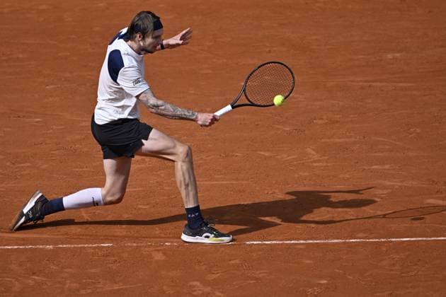 2025 Roland-Garros - Day 11 PARIS, FRANCE - JUNE 4: Jannik Sinner (not seen) of Italy in action against Aleksandr Bublik of Kazakhstan during the Men s Singles Quarter Final match on Day Eleven of the 2025 French Open at Court Philippe-Chatrier in Paris, France on June 4, 2025. Burak Akbulut Anadolu Paris France. Editorial use only. Please get in touch for any other usage.  Copyright: x2025xAnadoluxBurakxAkbulutx