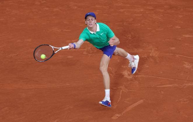 Jannik Sinner of Italy in action French Open Tennis, Day Eleven, Tennis, Roland Garros, Paris, France - 04 Jun 2025 EDITORIAL USE ONLY No use with unauthorised audio, video, data, fixture lists, club league logos or live services. Online in-match use limited to 120 images, no video emulation. No use in betting, games or single club league player publications. Copyright: xEllaxLing Shutterstockx 15337991bx