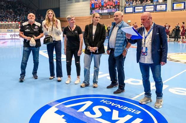 The women of THC Thueringer HC are coached by ThSV Geert coach Herbert Mueller, Annika Niederwieser, L�dia Jakubisova, goalkeeper Dina Eckerle GER, ThSV Eisenach vs. 1 VfL Potsdam, Handball, 1 Bundesliga, 33 Matchday, Season 2024 2025, 04 06 2025 GER, ThSV Eisenach vs. 1 VfL Potsdam, Handball, 1 Bundesliga, 33 Matchday, Season 2024 2025, 04 06 2025 Eisenach Copyright: xEibner-Pressefoto MartinxHerbstx EP_MHT