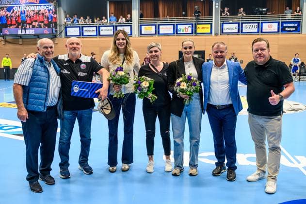 The women of THC Thueringer HC are coached by ThSV Geert coach Herbert Mueller, Annika Niederwieser, L�dia Jakubisova, goalkeeper Dina Eckerle, Rene Witte managing director, ThSV Eisenach, Shpetim Alaj president, ThSV Eisenach GER, ThSV Eisenach vs. 1 VfL Potsdam, Handball, 1 Bundesliga, 33 Matchday, Season 2024 2025, 04 06 2025 GER, ThSV Eisenach vs. 1 VfL Potsdam, Handball, 1 Bundesliga, 33 Matchday, Season 2024 2025, 04 06 2025 Eisenach Copyright: xEibner-Pressefoto MartinxHerbstx EP_MHT