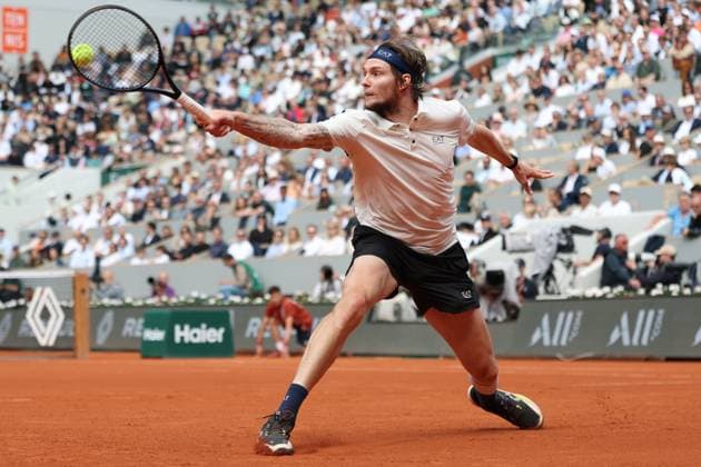 June 4, 2025, Paris, Celestynow, France: ALEXANDER BUBLIK of Kazakhstan during the match against Jannik Sinner of Italy in the quarter final of the French Open 2025 at Roland Garros in Paris. Bublik lost 1:6, 5:7, 0:6. Paris France - ZUMAc278 20250604_zsp_c278_051 Copyright: xMarcinxCholewinskix