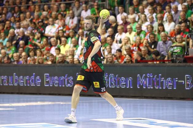 04 06 2025, xgox, Handball Daikin HBL, SC Magdeburg SG Flensburg Handewitt emspor, v l Philipp Weber Magdeburg, 20 am Ball, plays the ball Magdeburg