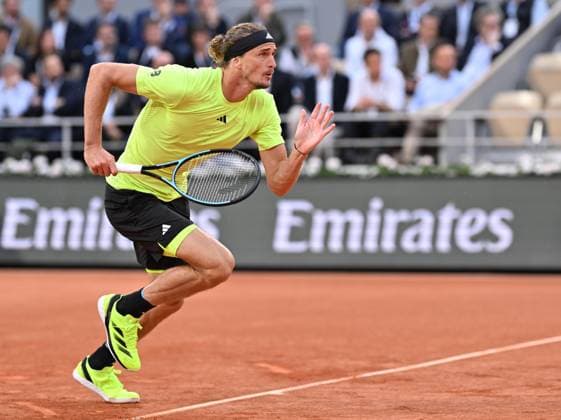 2025 Roland-Garros - Day 11 PARIS, FRANCE - JUNE 4: Alexander Zverev of Germany in action against Novak Djokovic (not seen) of Serbia during the Men s Singles Quarter Final match on Day Eleven of the 2025 French Open at Court Philippe-Chatrier in Paris, France on June 4, 2025. Mustafa Yalcin Anadolu Paris France. Editorial use only. Please get in touch for any other usage.  Copyright: x2025xAnadoluxMustafaxYalcinx