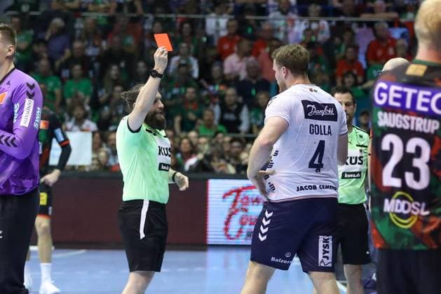 04 06 2025, xtgx, Handball, Daikin HBL, SC Magdeburg SG Flensburg Handewitt v l Johannes Golla Flensburg, 4 red card, sending off, sent off Magdeburg