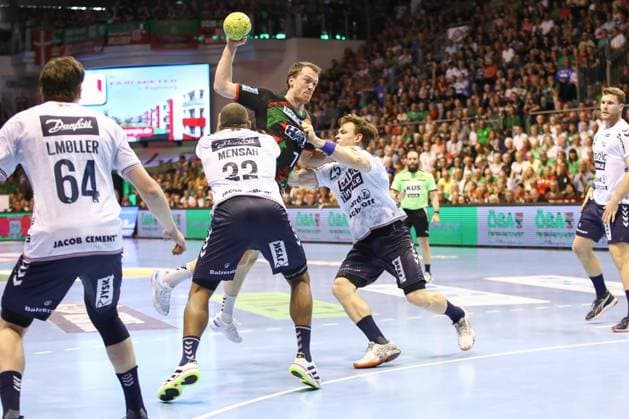 04 06 2025, xgox, Handball Daikin HBL, SC Magdeburg SG Flensburg Handewitt emspor, v l Mads Mensah Larsen Flensburg, 22 , Felix Claar Magdeburg, 7 , Lukas Jorgensen Jörgensen, Flensburg, 25 duel, duel, fight, tackle Magdeburg
