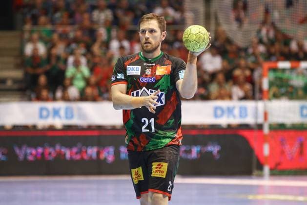 04 06 2025, xgox, Handball Daikin HBL, SC Magdeburg SG Flensburg Handewitt emspor, v l Albin Lagergren Magdeburg, 21 am Ball, plays the ball Magdeburg