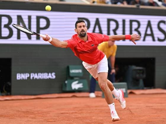 2025 Roland-Garros - Day 11 PARIS, FRANCE - JUNE 4: Novak Djokovic of Serbia in action against Alexander Zverev (not seen) of Germany during the Men s Singles Quarter Final match on Day Eleven of the 2025 French Open at Court Philippe-Chatrier in Paris, France on June 4, 2025. Mustafa Yalcin Anadolu Paris France. Editorial use only. Please get in touch for any other usage.  Copyright: x2025xAnadoluxMustafaxYalcinx